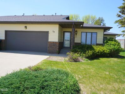 70 Paradise Dr