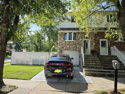 4 Vineland Ave