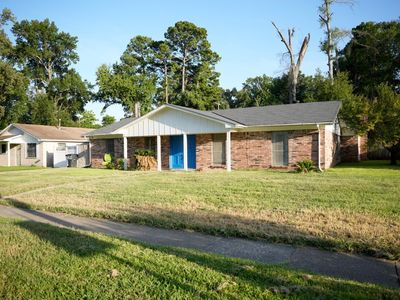 650 Hyde Park Pl