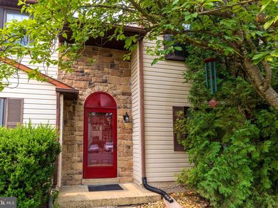994 Bancroft Pl