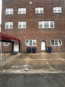 132 E Main St