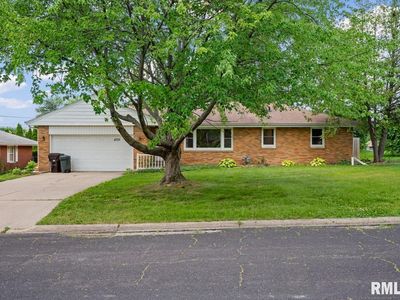4733 N Laurel Dr
