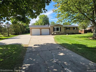 7379 N Linden Rd