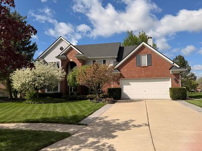 18175 Queensbury Dr