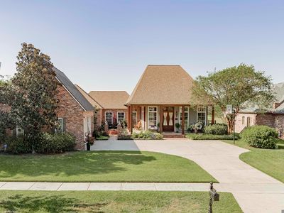 2402 S Turnberry Ave