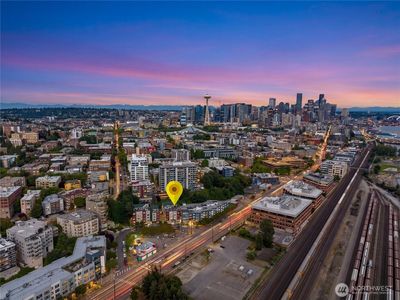 524 6th Avenue W #210