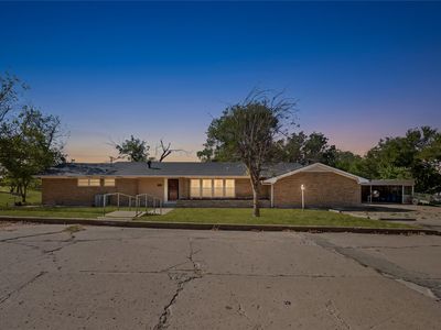 1011 E Connell St