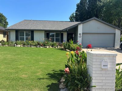 2317 W Broadway Ct