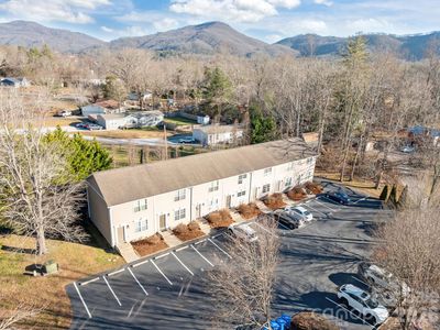 Property at 4 Meadow Glen Ct, Fletcher, NC