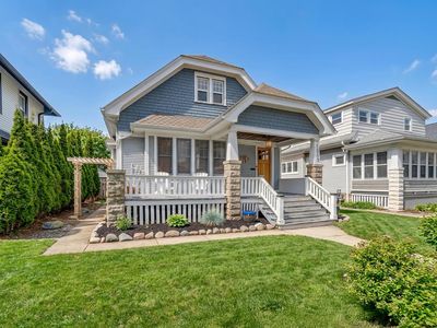 2203 North Bartlett AVENUE