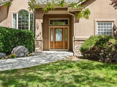 670 Tamarron Dr