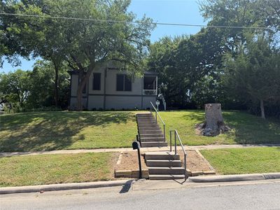 811 N Elm St