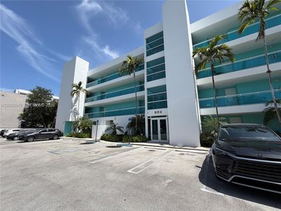 652 NE 63rd St APT 404