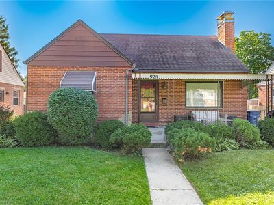 928 Broadview Blvd S