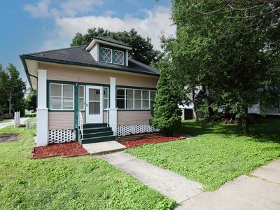 208 E Walnut St