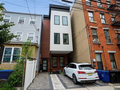 20 Westervelt Pl #2