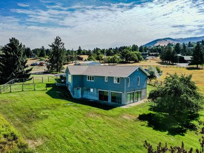 3155 & 3255 N Meadowwood Ln