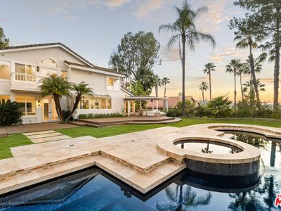 22137 Cairnloch St