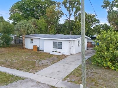 912 Hibiscus Ln