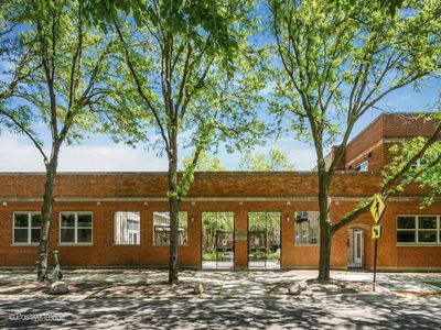 5823 N Ravenswood Ave APT 106