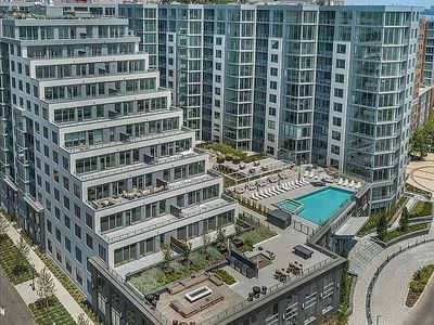 9 Avenue At Port Imperial #925