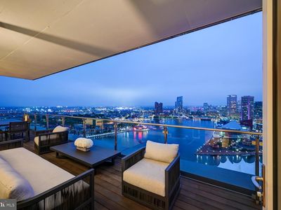 300 International Dr UNIT 2402