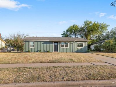 207 Loch Lomond Dr