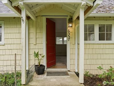 6557 Cultus Bay Road