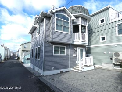 14 E Beach Way