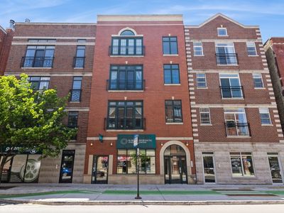 2051 W Belmont Ave #1
