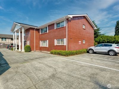 8806 3rd Avenue SE