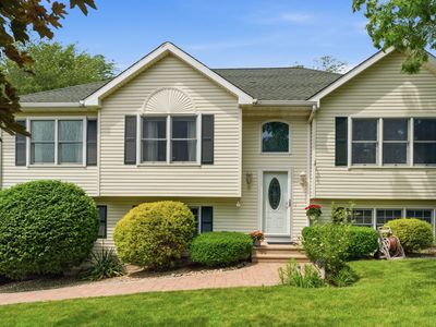 48 Tiffany Lane