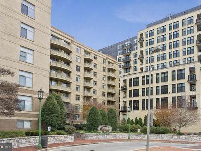 7111 Woodmont Ave APT 712