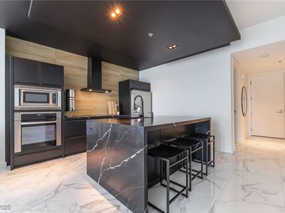 4471 Dean Martin Dr UNIT 2005