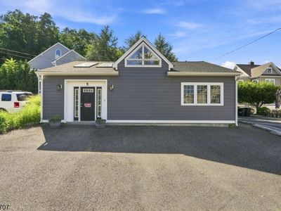 5 Budd St
