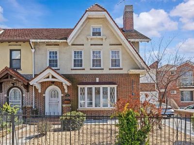 256 Highland Blvd