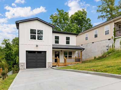 705 Hargraves Ave