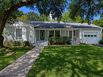 12 Rambling Rd