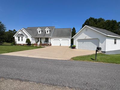 40 Lindsey Ln
