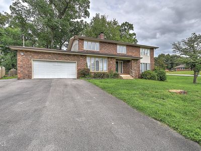 905 Meadow Ln