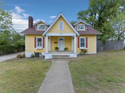 217 College Ave E