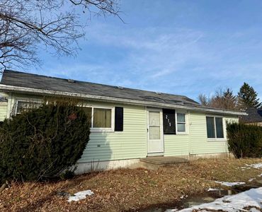 215 E Second North St