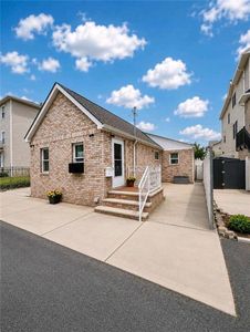 331 Hunter Ave