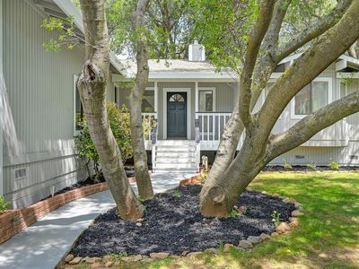 2741 La Crescenta Dr