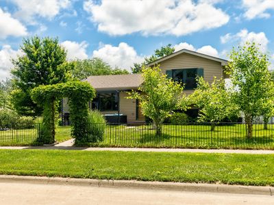2304 Parkhill Dr