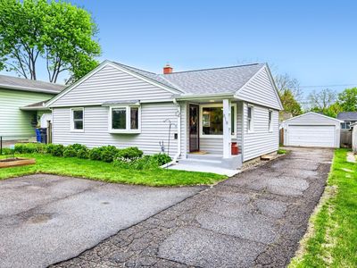 818 Larpenteur Ave W