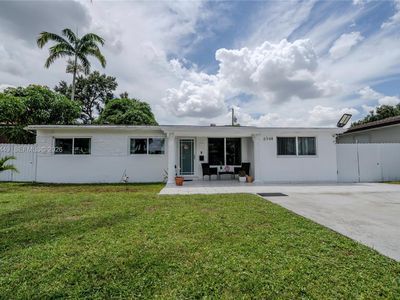 Property at 6944 SW 10th Ct, Pembroke Pines, FL