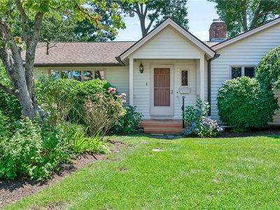 8 Conifer Dr