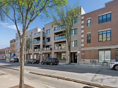 4537 N Clark St #3C