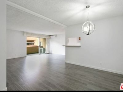 855 Victor Ave APT 210